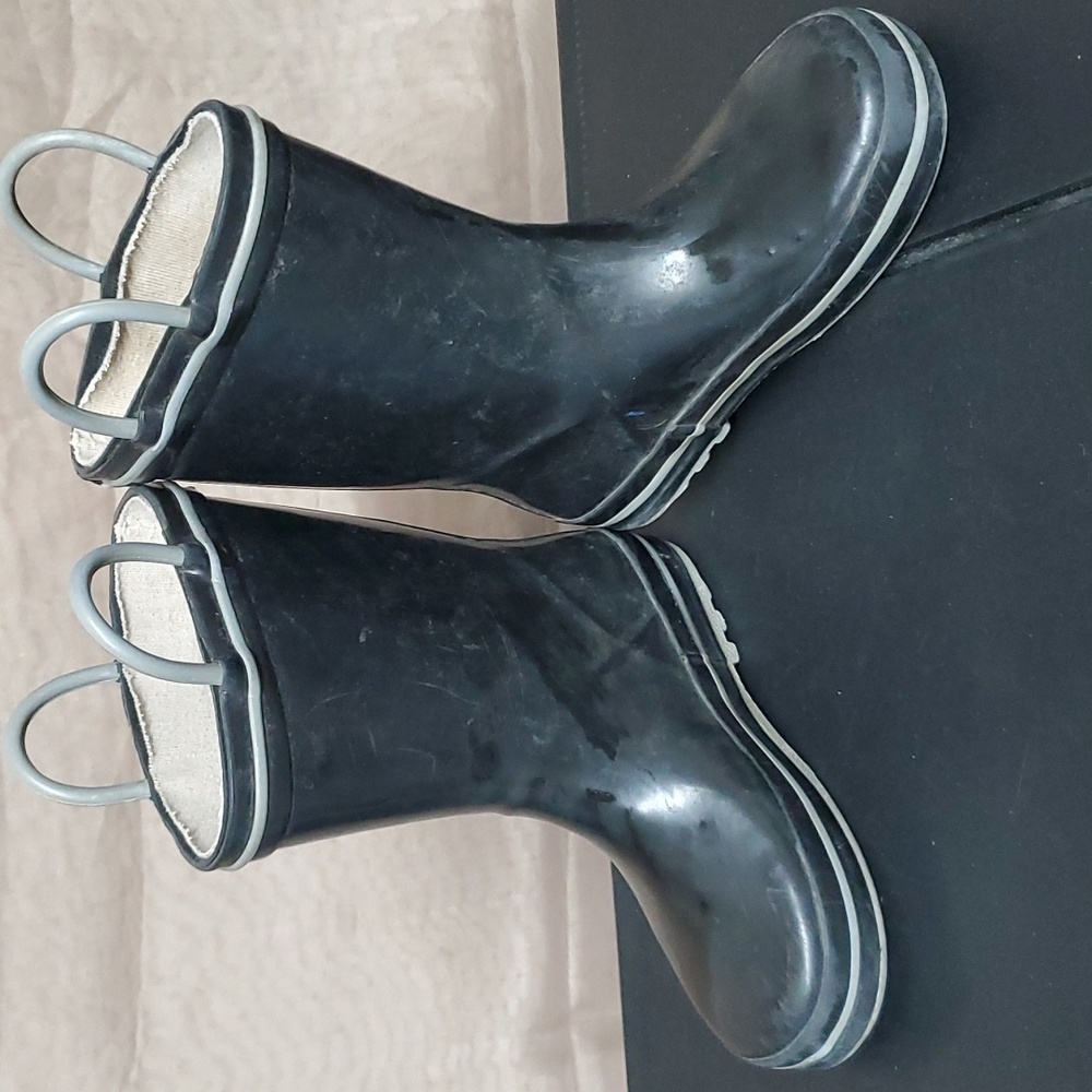 Rain boots, black, toddler size 9